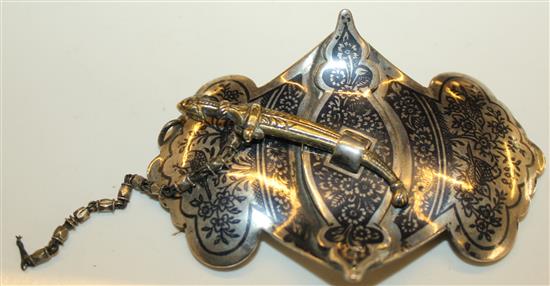 Silver and niello clasp(-)